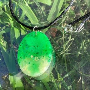 Green and White Glitter Pendant Necklace